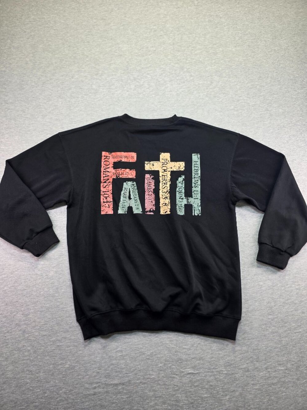 "Faith" Bible Verse Graphic Crewneck Sweatshirt Black Medium - Picture 2 of 9